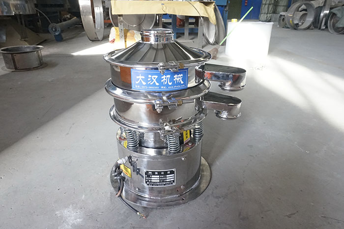 不銹鋼小型振動篩材質(zhì)使用不銹鋼與碳制造而成。