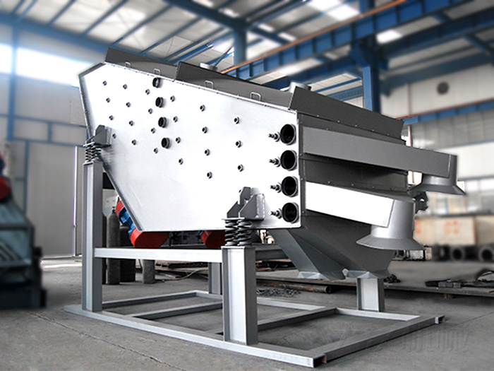概率篩多用于礦場大型的篩分場地和一些比較較大,對設(shè)備破壞程度高的物料進行篩分。